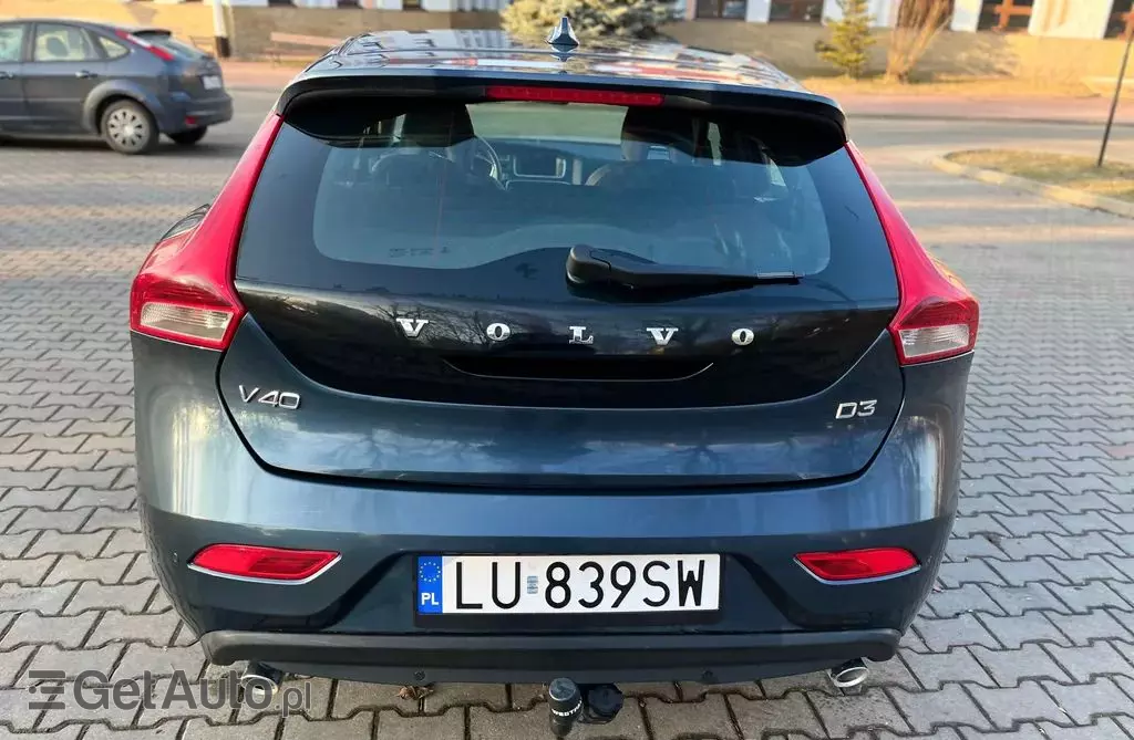 VOLVO V40 