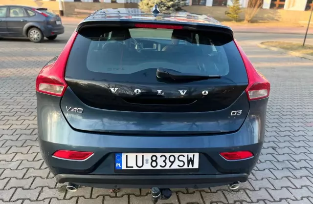 VOLVO V40 