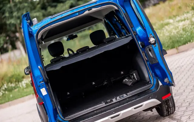 DACIA Dokker TCe 115 Stepway Celebration