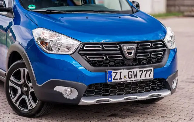 DACIA Dokker TCe 115 Stepway Celebration