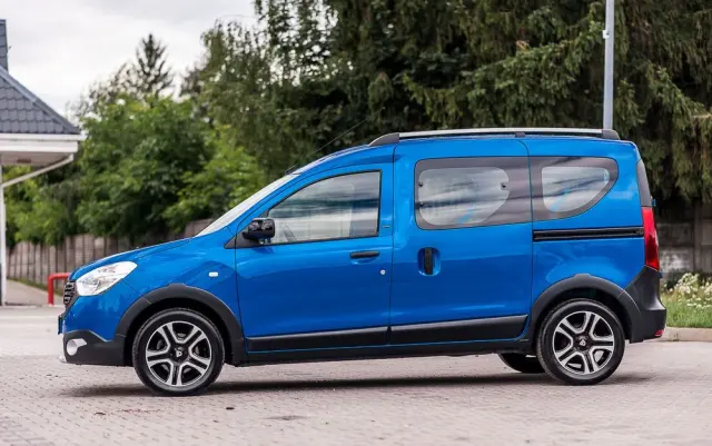 DACIA Dokker TCe 115 Stepway Celebration