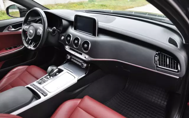 KIA Stinger 3.3 T-GDI V6 GT AWD