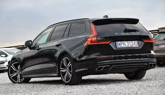 VOLVO V60 