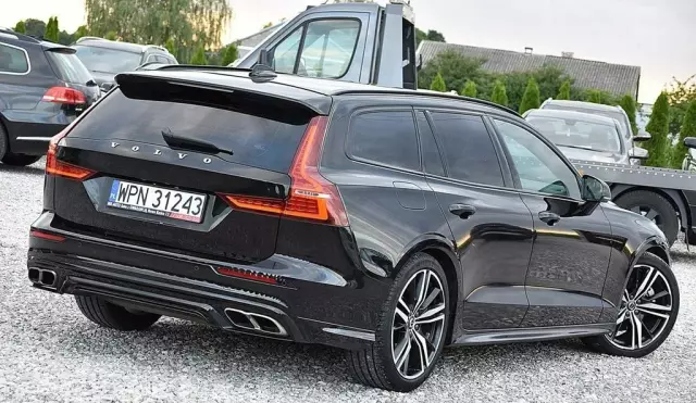 VOLVO V60 