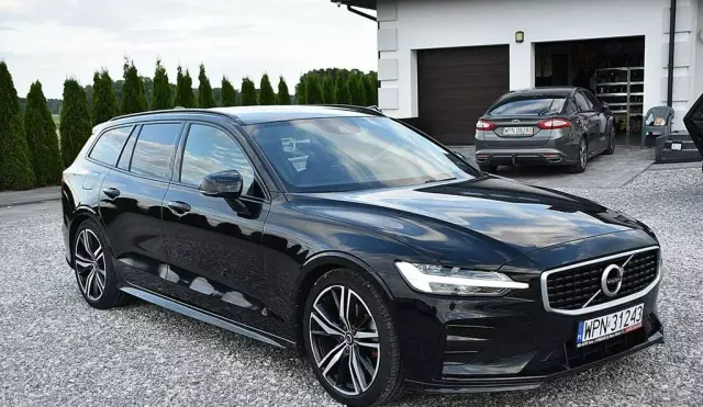 VOLVO V60 