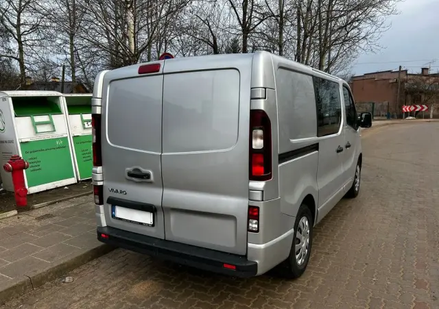 OPEL Vivaro 