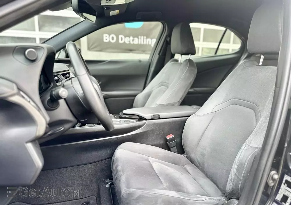 LEXUS UX 250h Business Edition