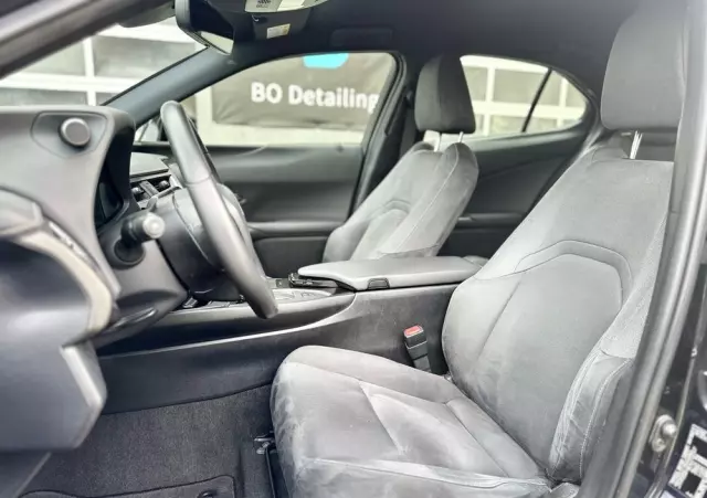 LEXUS UX 250h Business Edition