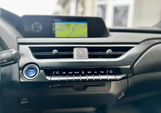 LEXUS UX 250h Business Edition