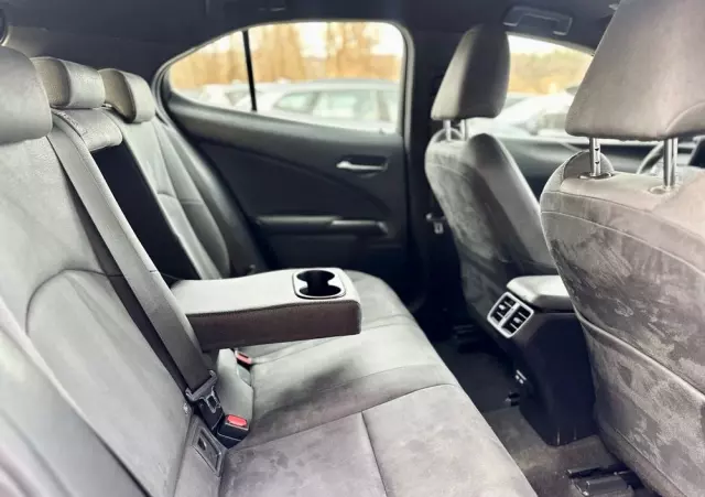 LEXUS UX 250h Business Edition