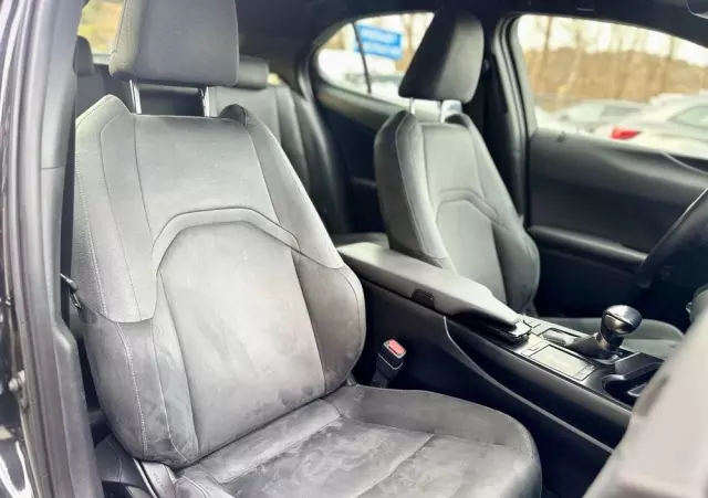 LEXUS UX 250h Business Edition