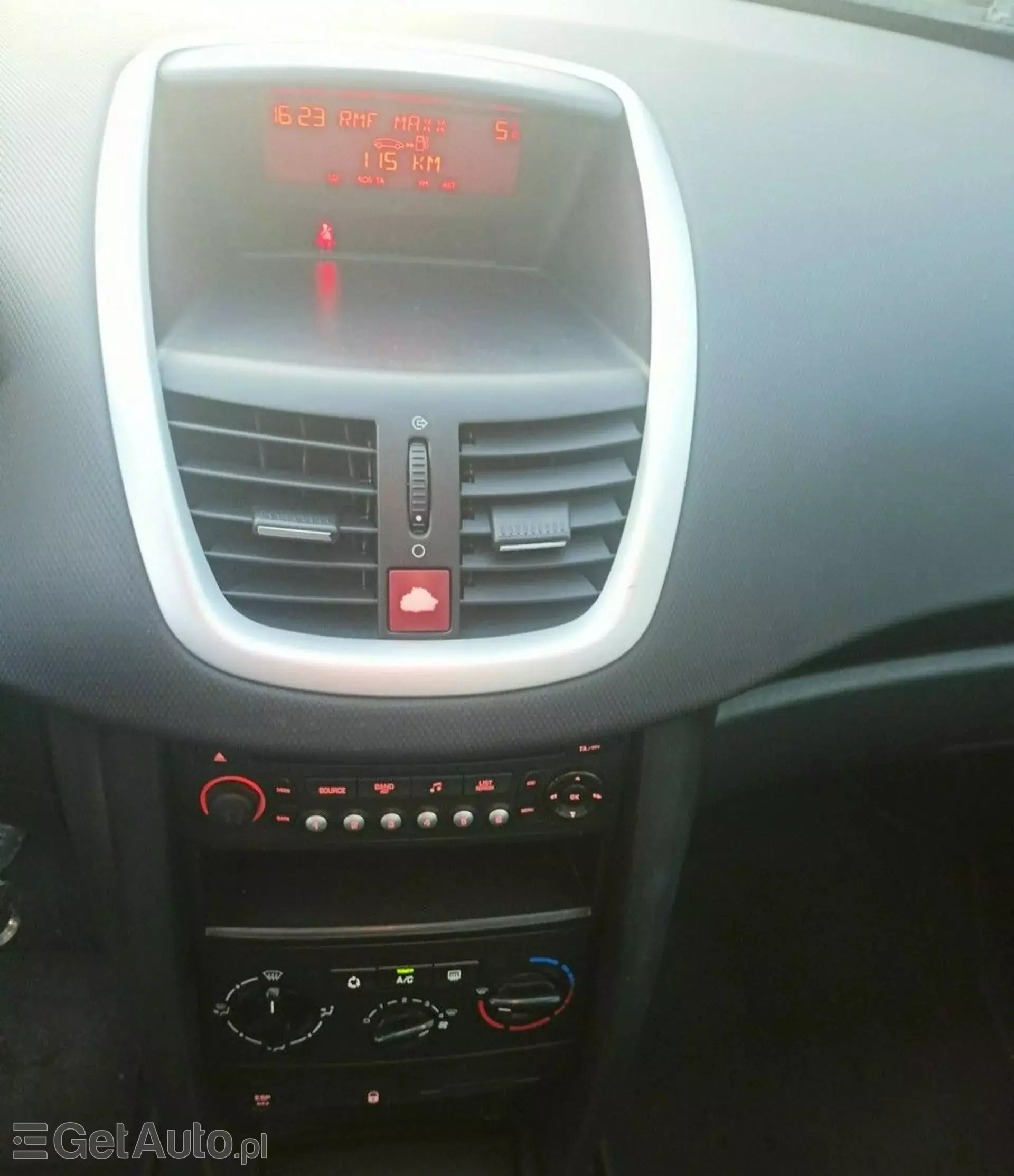 PEUGEOT 207 