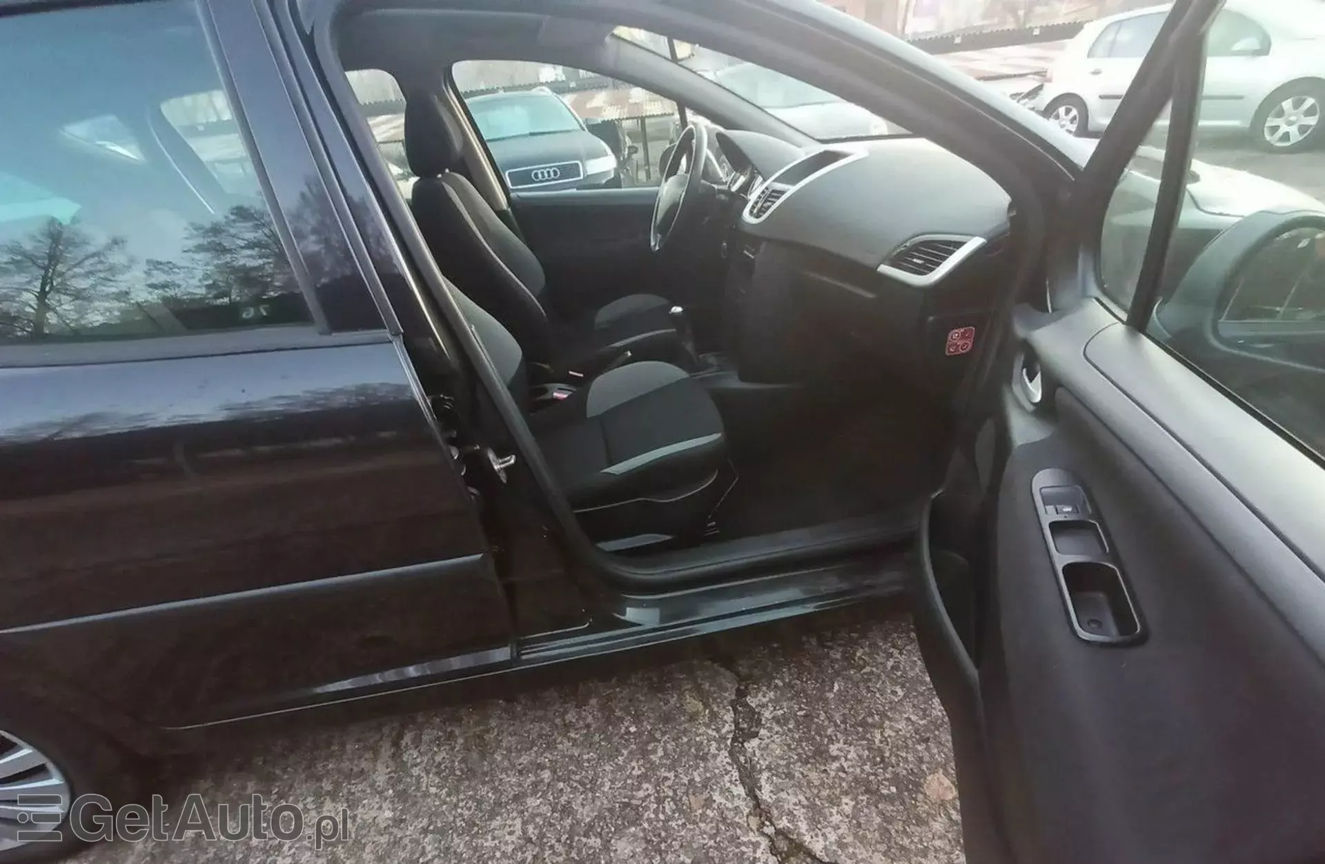 PEUGEOT 207 
