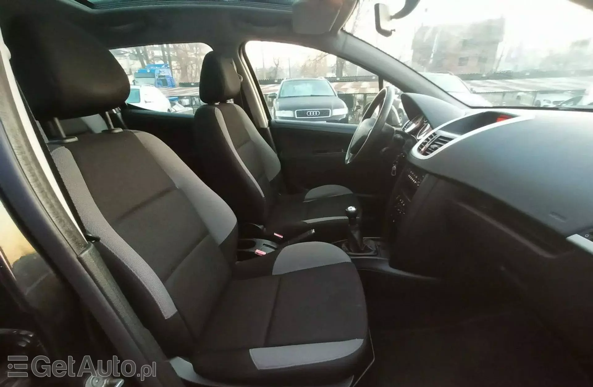 PEUGEOT 207 