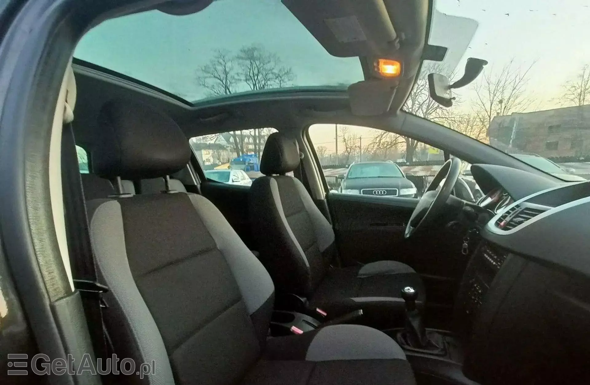 PEUGEOT 207 