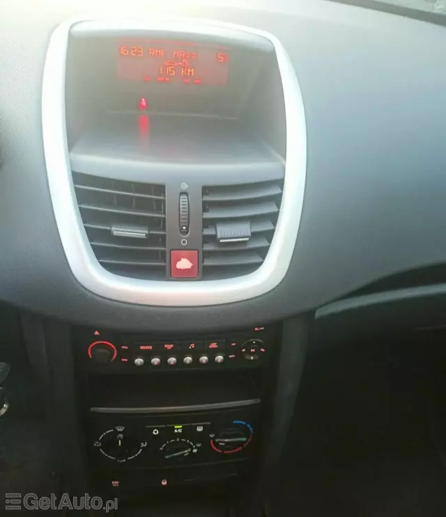 PEUGEOT 207 