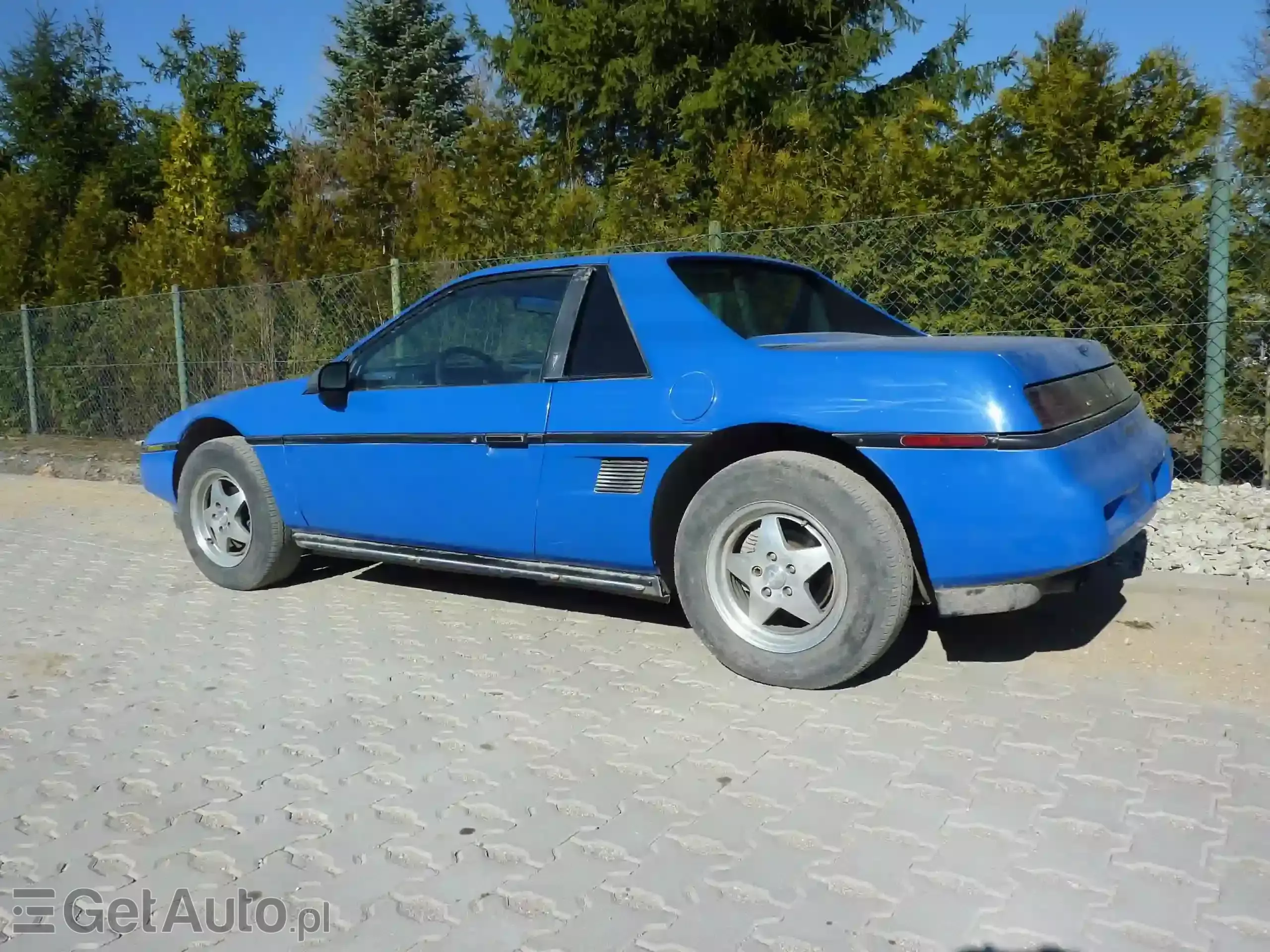 PONTIAC Fiero 