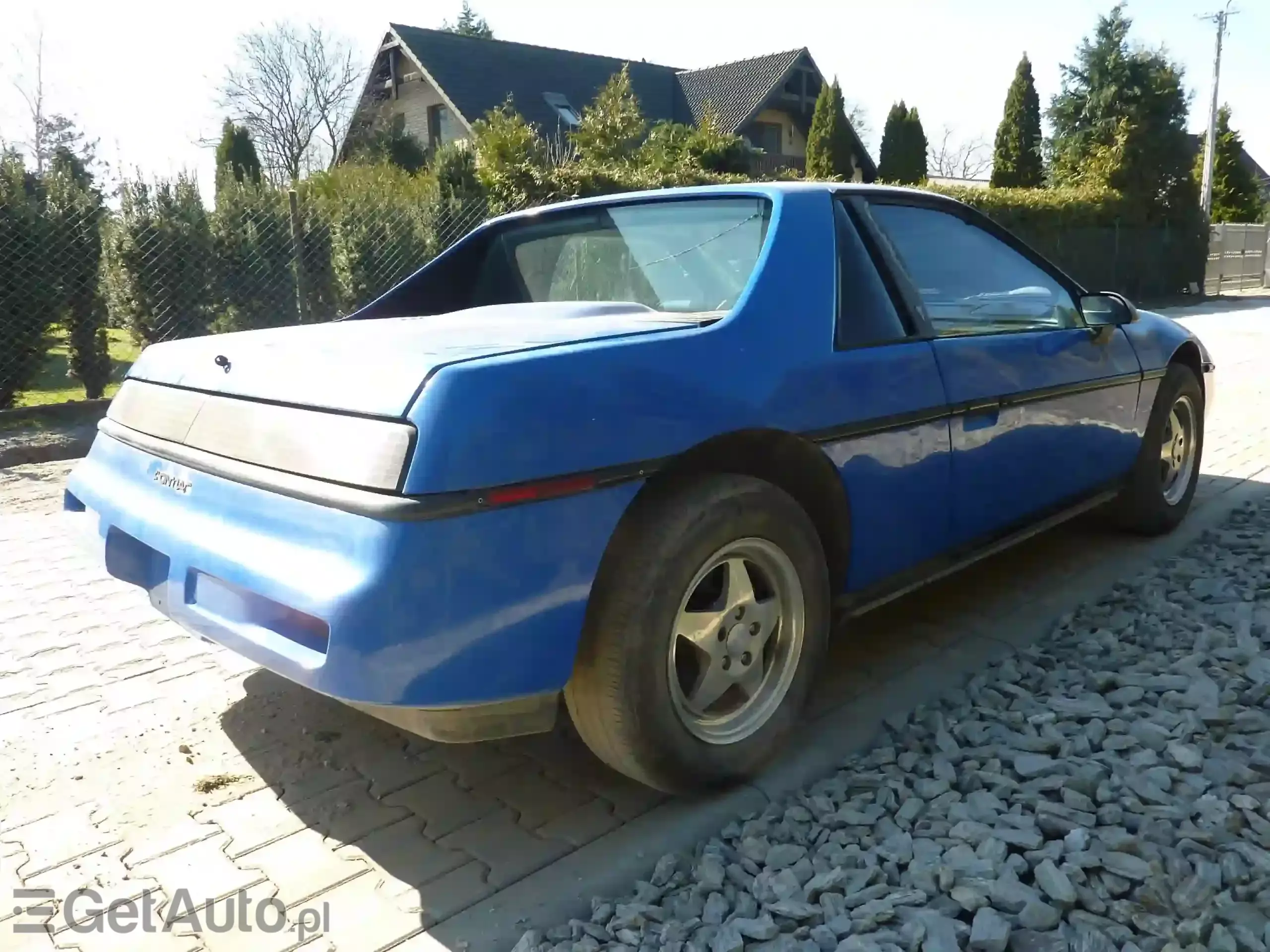 PONTIAC Fiero 