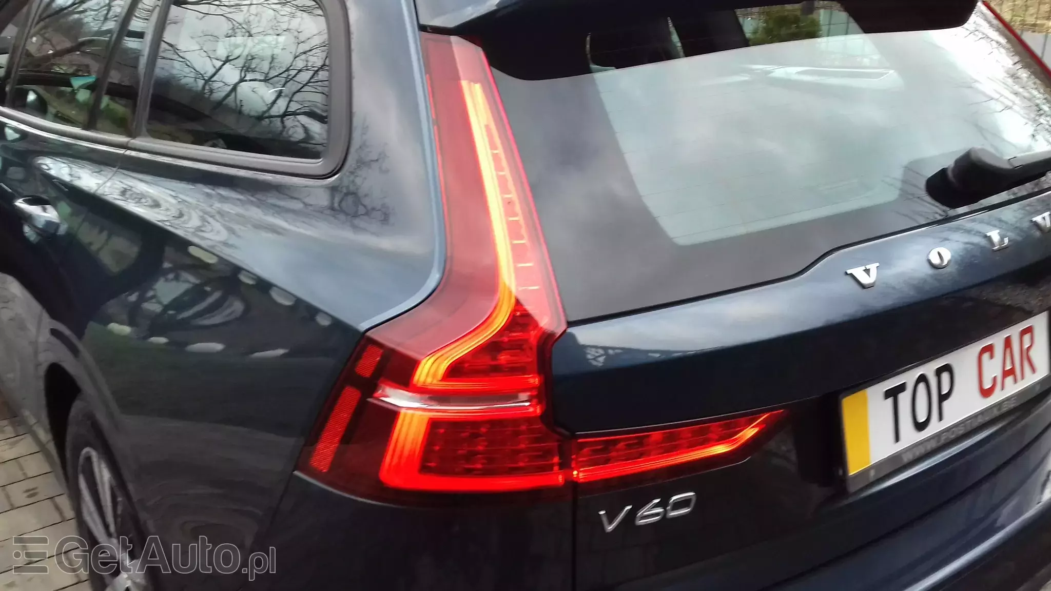 VOLVO V60 