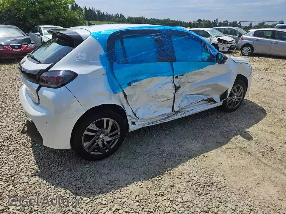 PEUGEOT 208 