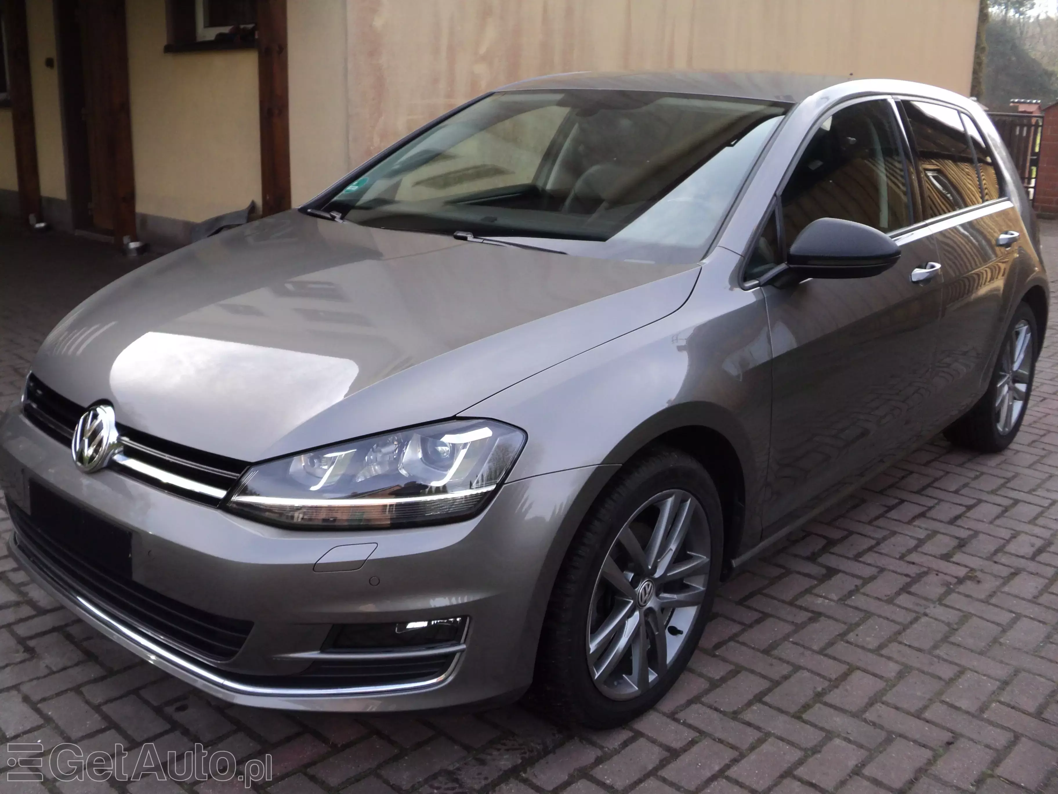 VOLKSWAGEN Golf Highline