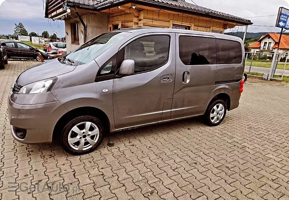 NISSAN NV200 