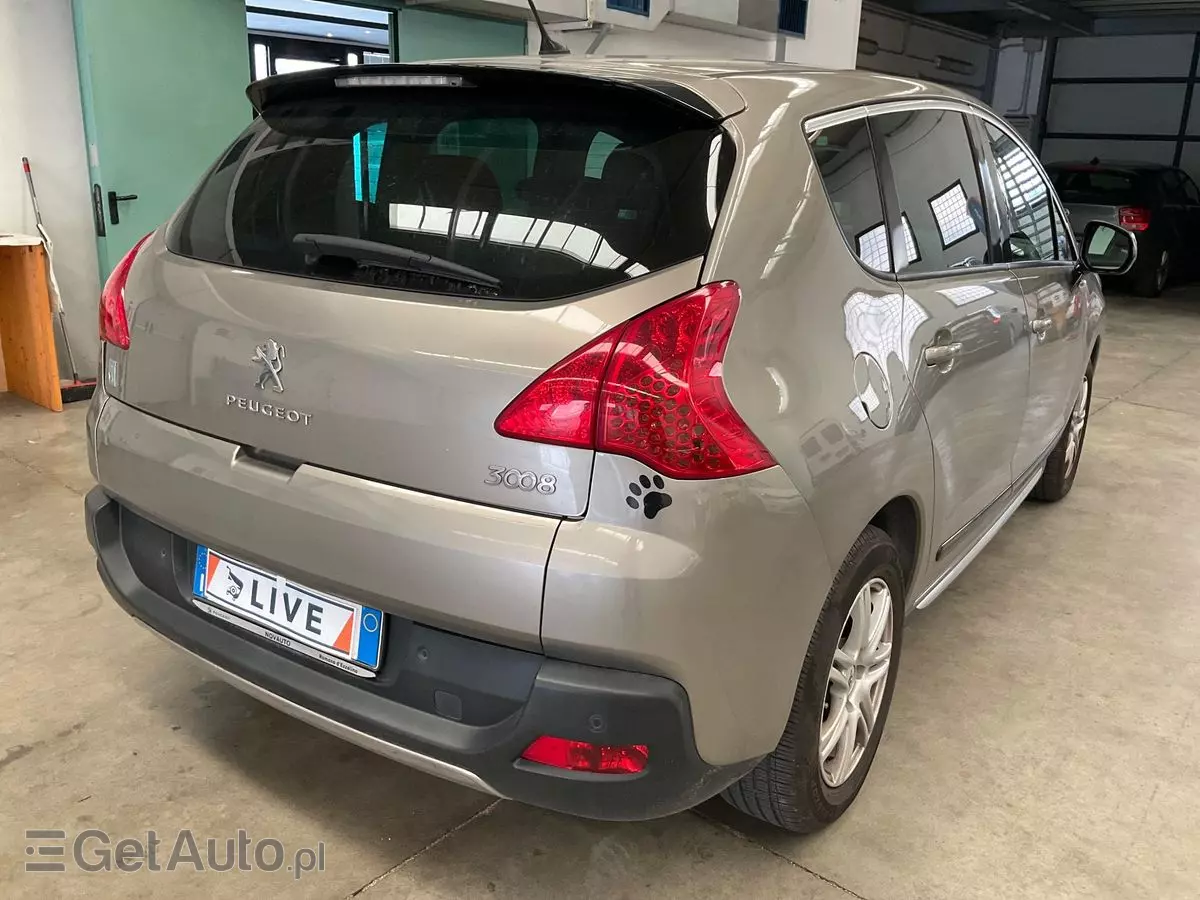 PEUGEOT 3008 Hybrid4 Aut.