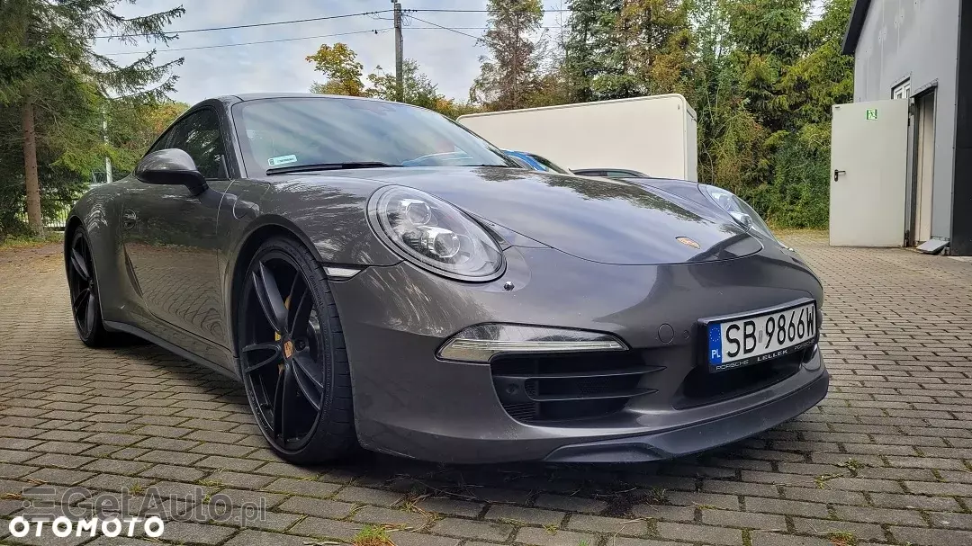 PORSCHE 911 Carrera 4S