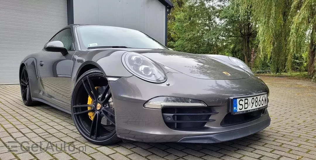 PORSCHE 911 Carrera 4S