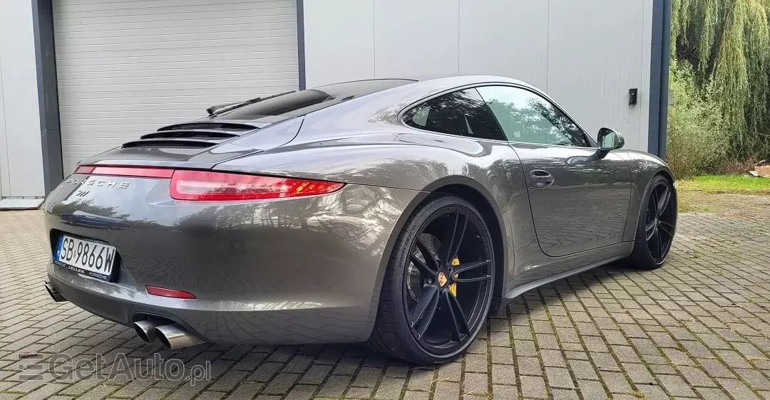 PORSCHE 911 Carrera 4S