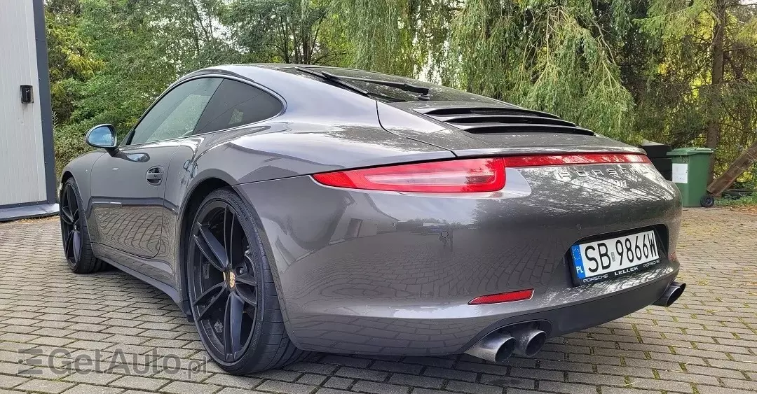 PORSCHE 911 Carrera 4S