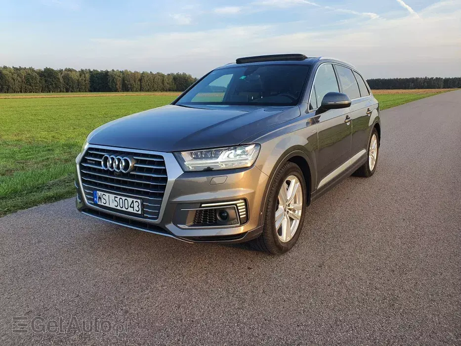 AUDI Q7 e-tron Tiptronic