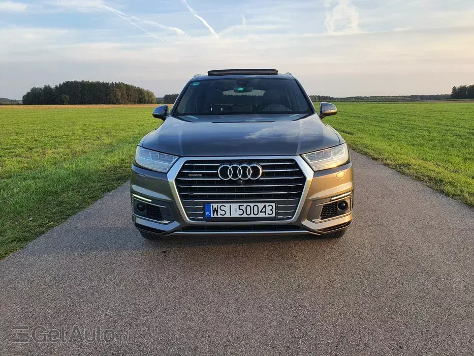 AUDI Q7 e-tron Tiptronic