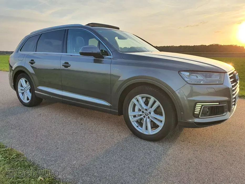 AUDI Q7 e-tron Tiptronic