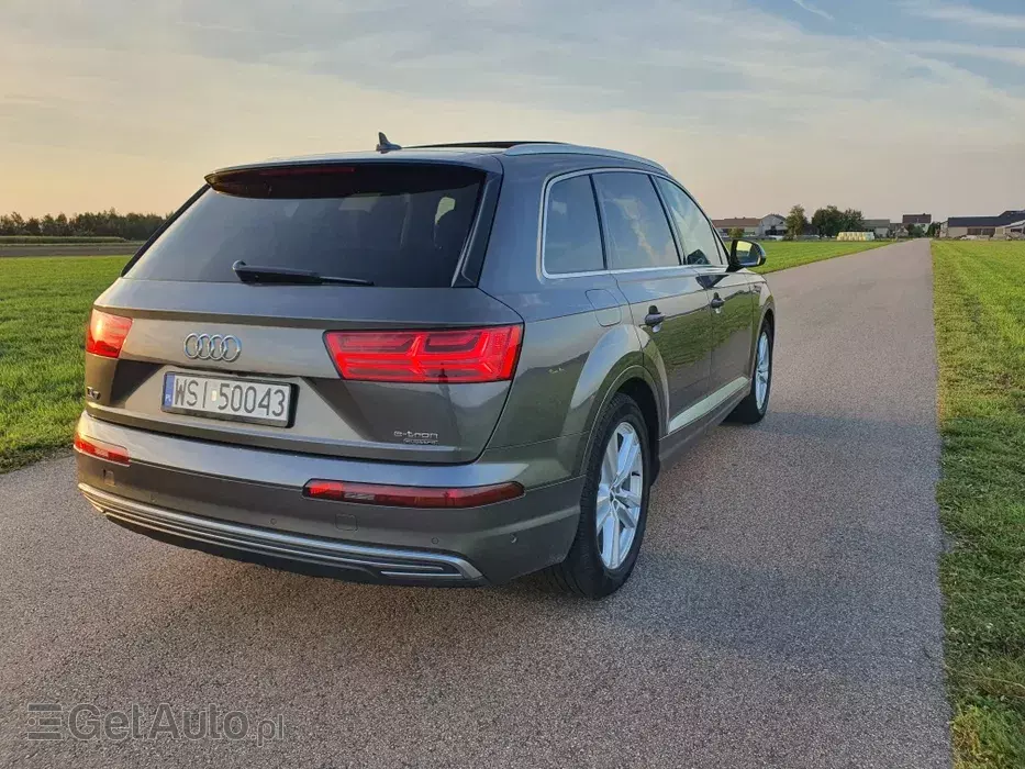 AUDI Q7 e-tron Tiptronic