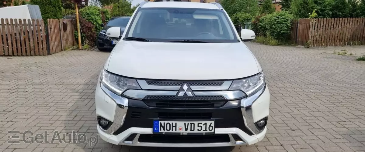 MITSUBISHI Outlander Instyle 4WD CVT