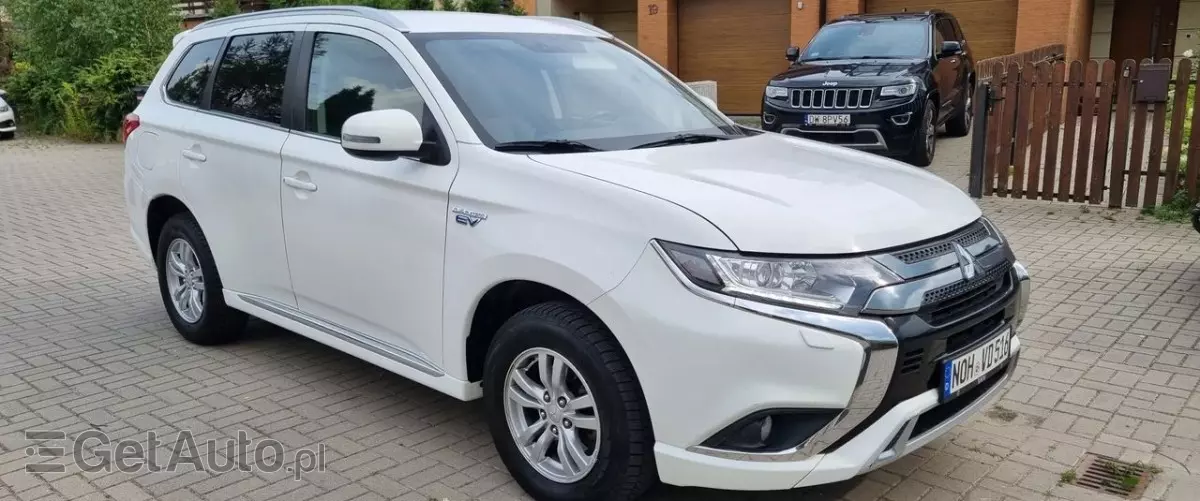 MITSUBISHI Outlander Instyle 4WD CVT