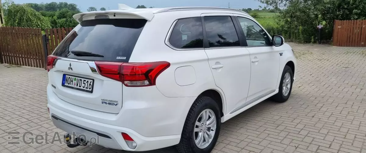 MITSUBISHI Outlander Instyle 4WD CVT