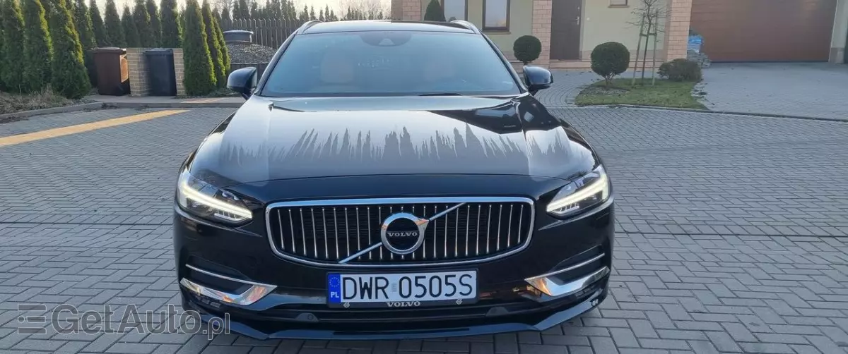 VOLVO V90 