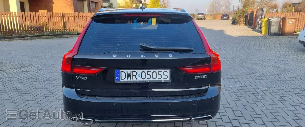 VOLVO V90 