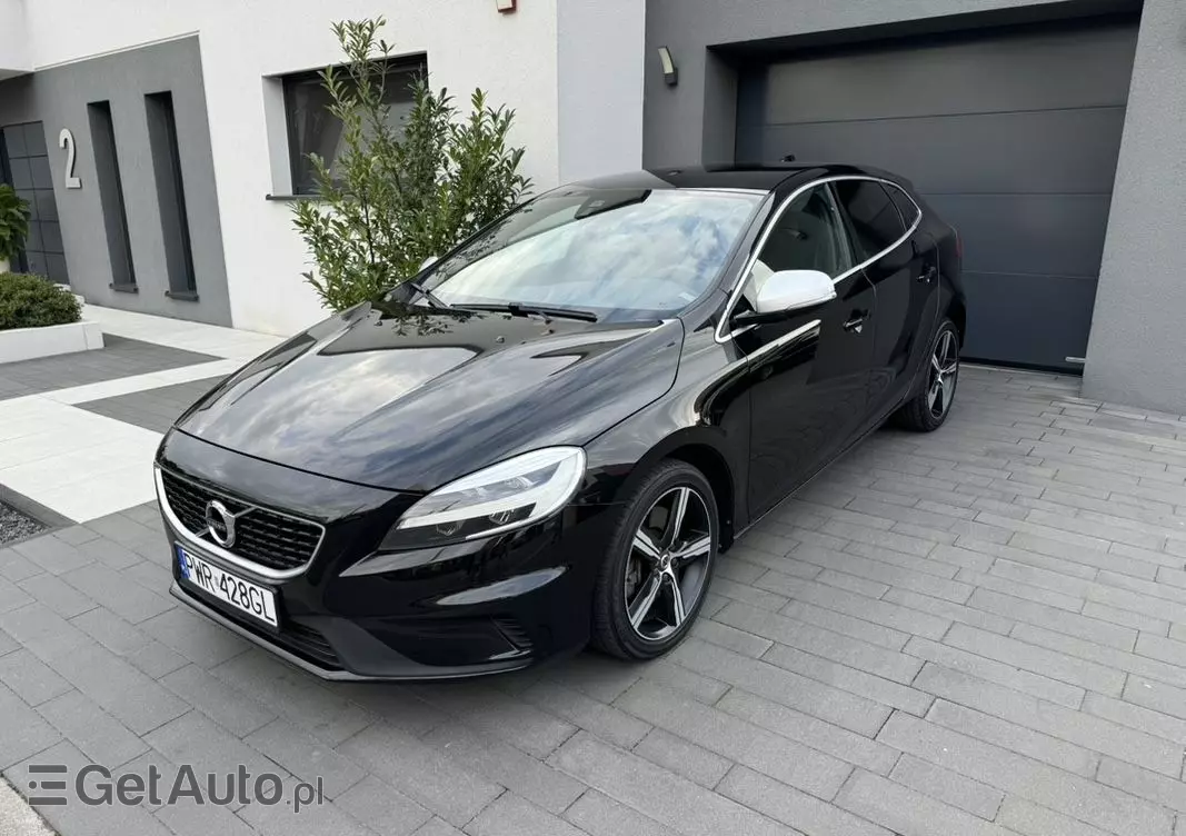 VOLVO V40 