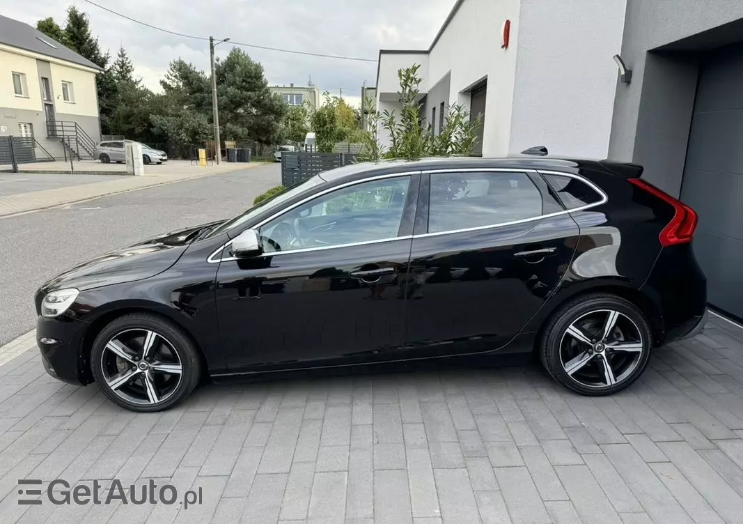 VOLVO V40 