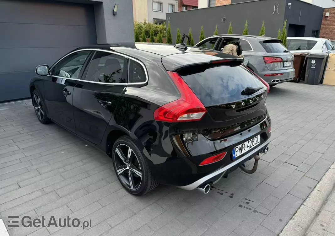 VOLVO V40 