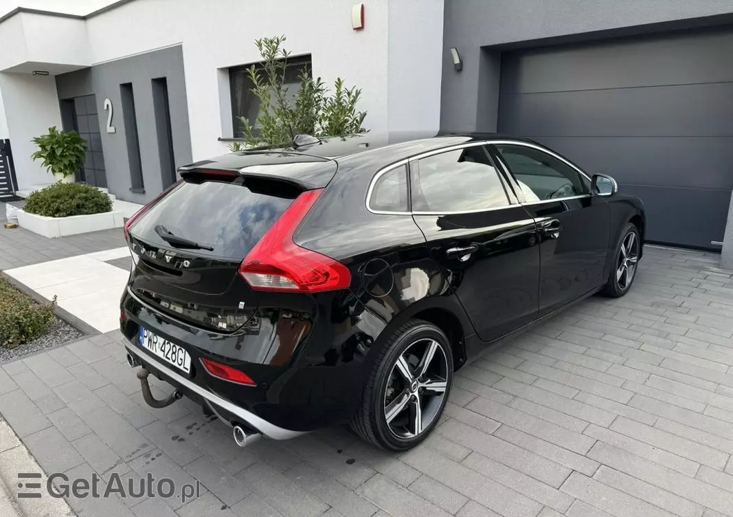 VOLVO V40 