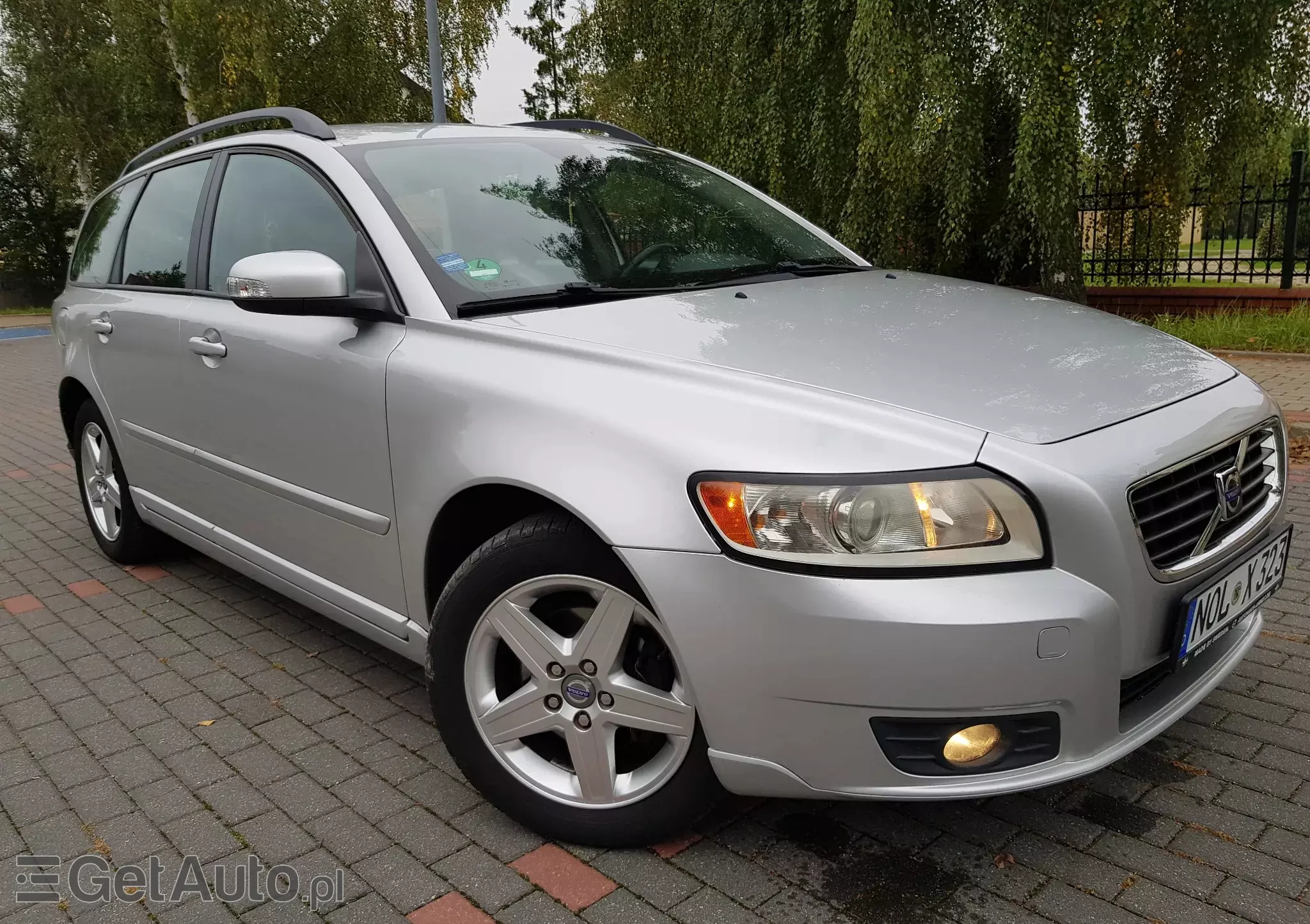 VOLVO V50 