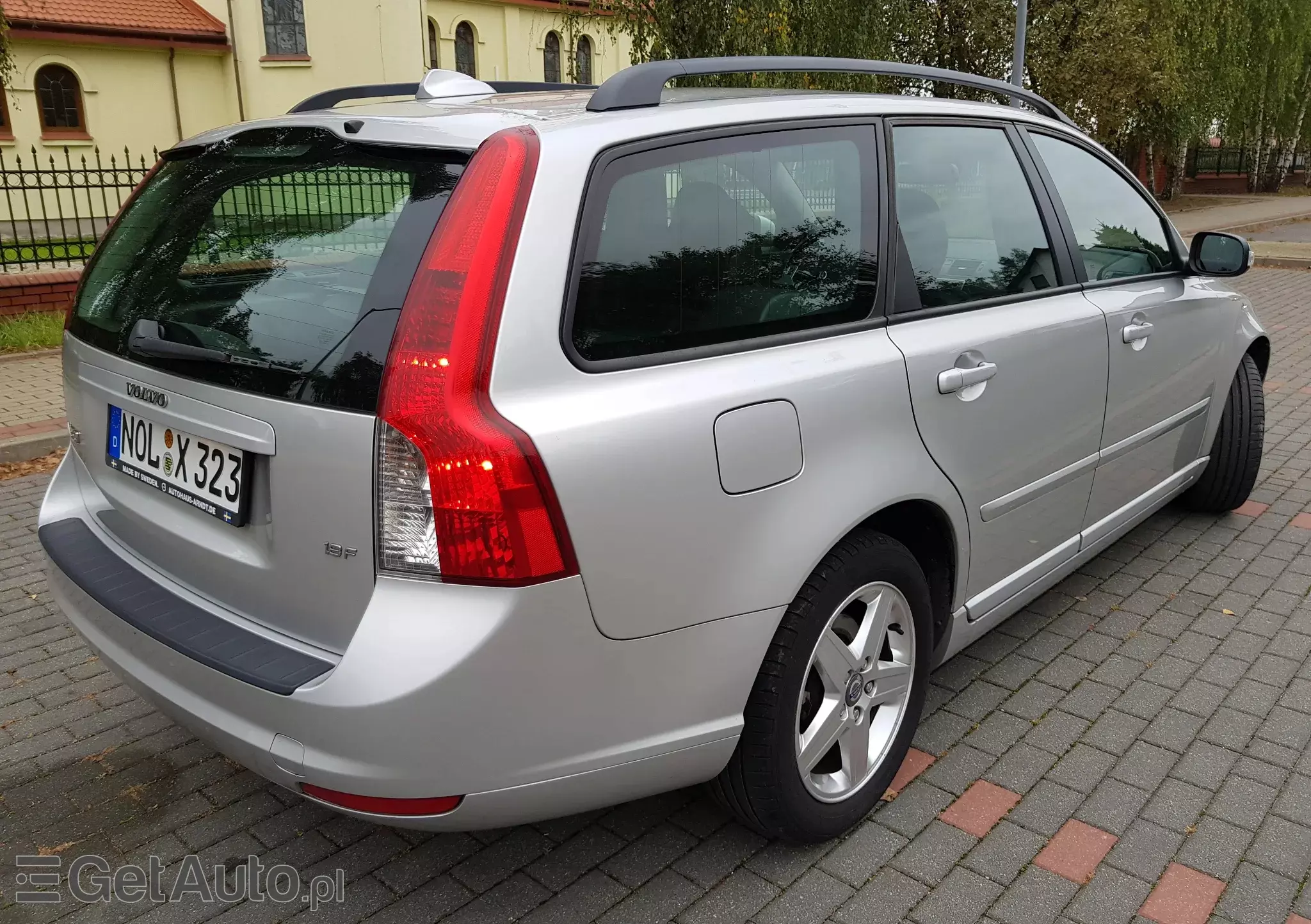 VOLVO V50 