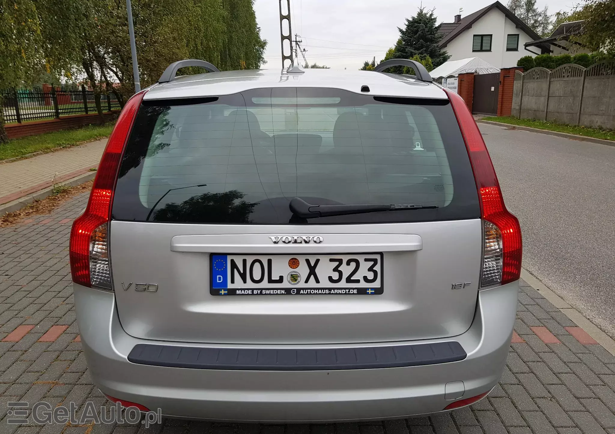 VOLVO V50 