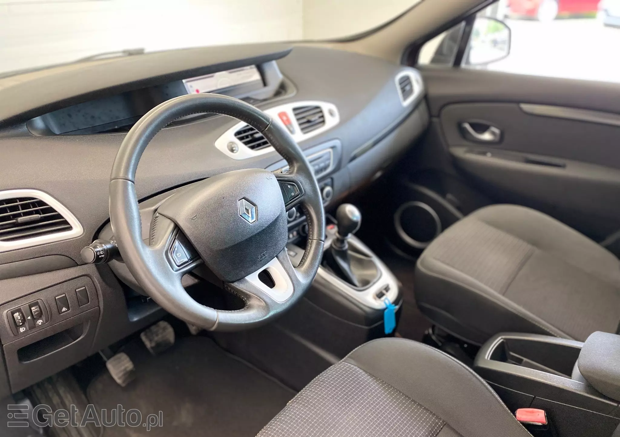 RENAULT Scenic Authentique 105