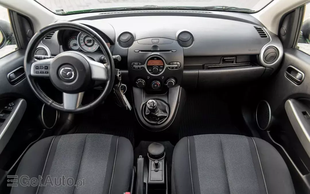 MAZDA 2 