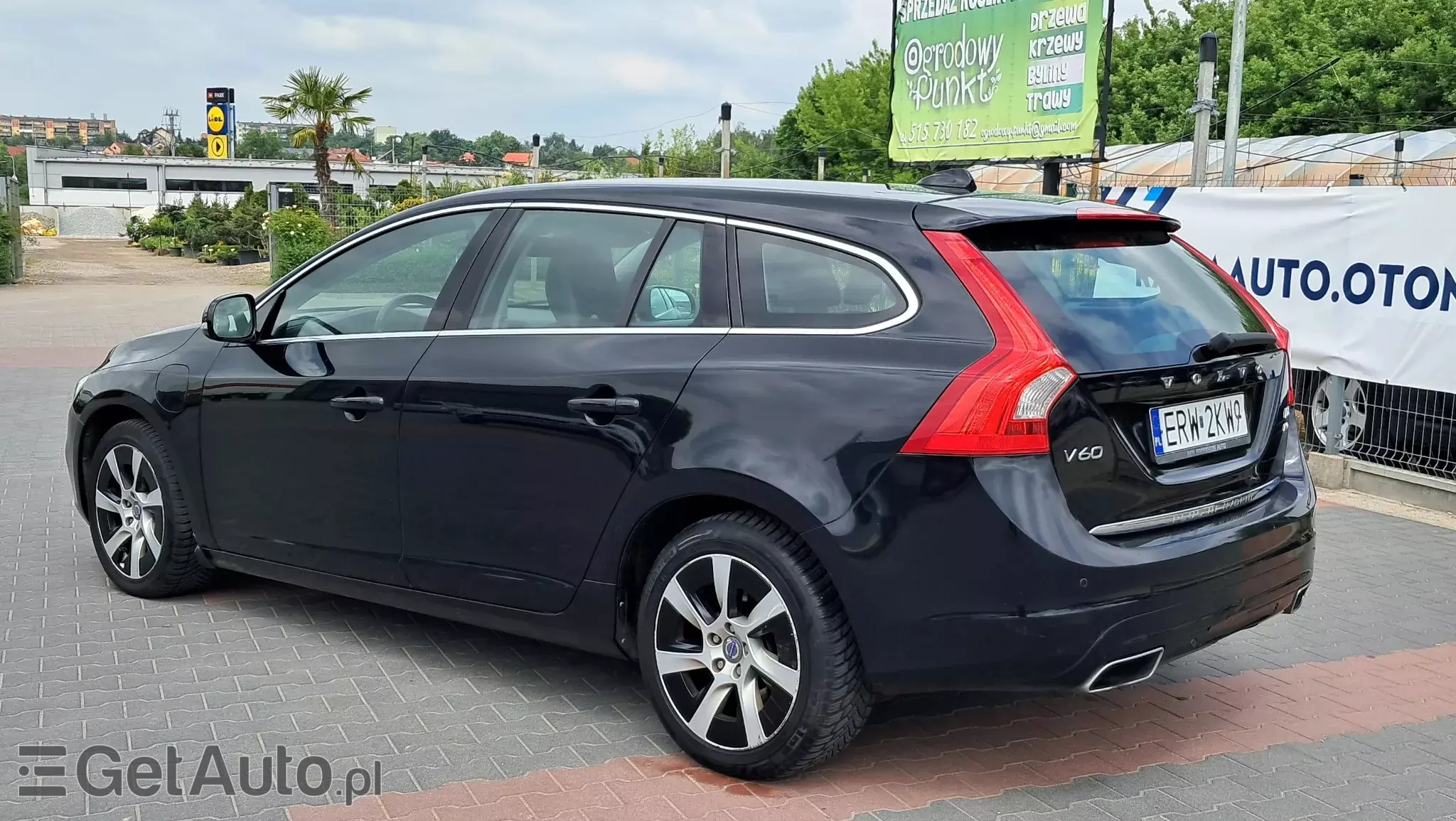 VOLVO V60 